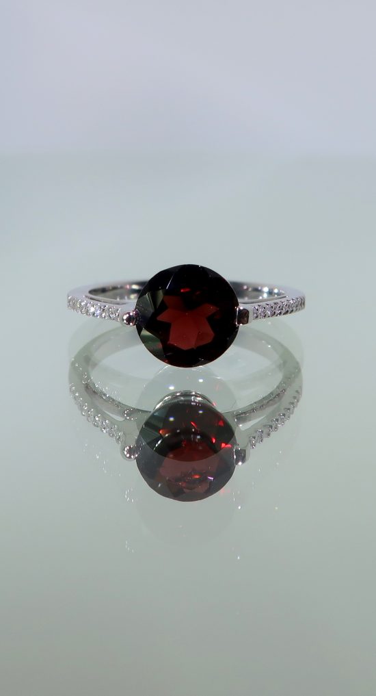 Round Garnet Center Stone Ring