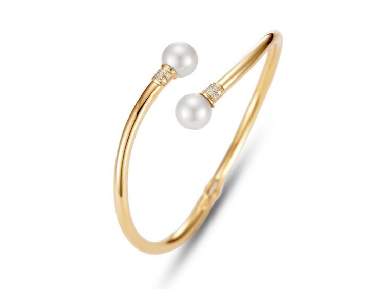 MASTOLONI - 14K Yellow Gold 9-9.5MM White Round Cultured Pearl Bracelet with 12 Diamonds 0.15 TCW