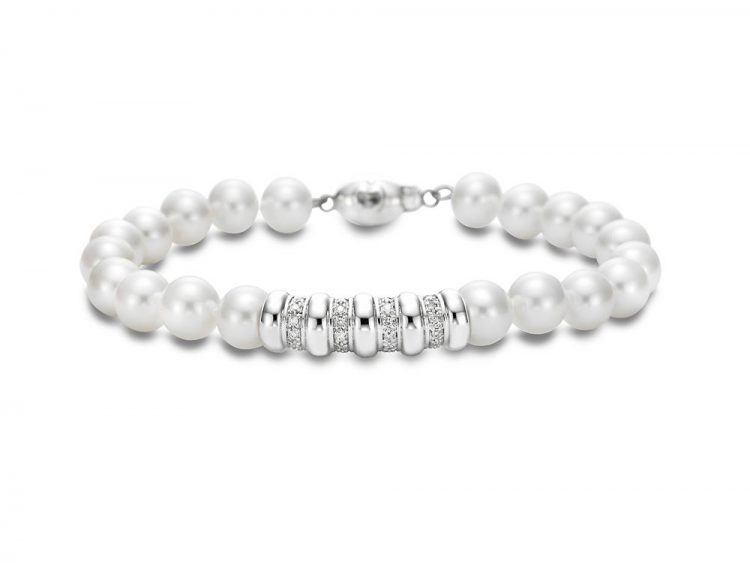 MASTOLONI - 18K White Gold 7-7.5MM White Round Cultured Pearl Bracelet with 28 Diamonds 0.25 TCW 7 Inches