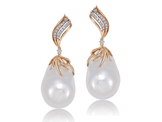 MASTOLONI - 18K Yellow Gold 17-20MM White Baroque Freshwater Pearl Clip/Lever Back Earring with 36 Diamonds 0.27 TCW