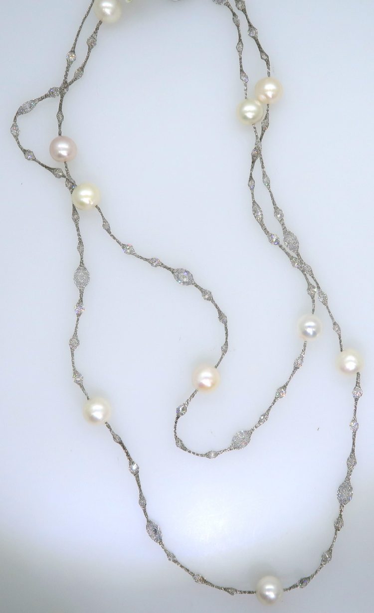 Shell Pearl and Crystal Fashion Necklace